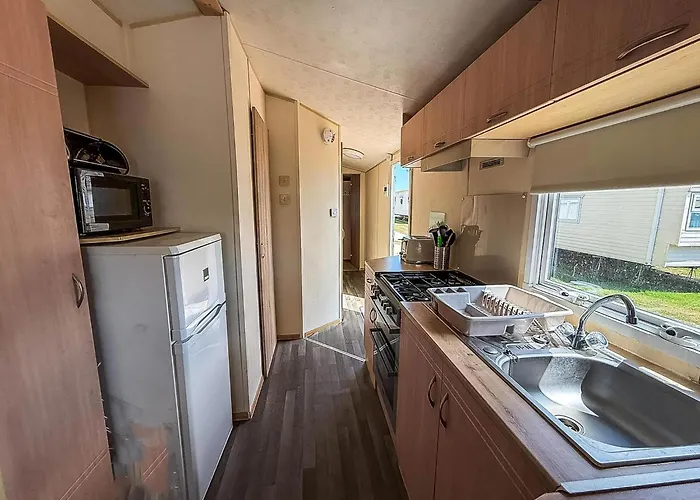 Lovely Caravan At Valley Farm Holiday Park, Sleeps 8 Ref 46127V