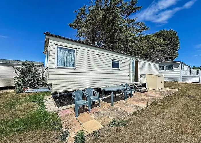 Lovely Caravan At Valley Farm Holiday Park, Sleeps 8 Ref 46127V