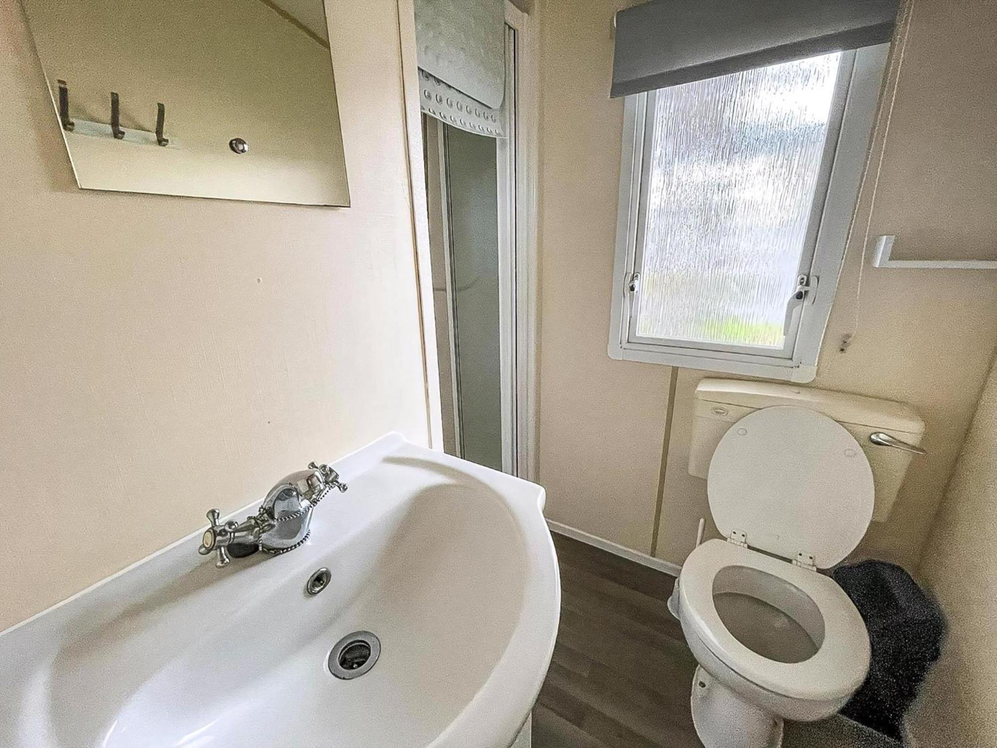 Campingplatz Lovely Caravan At Valley Farm Park, Sleeps 8 Ref 46127v Great Clacton