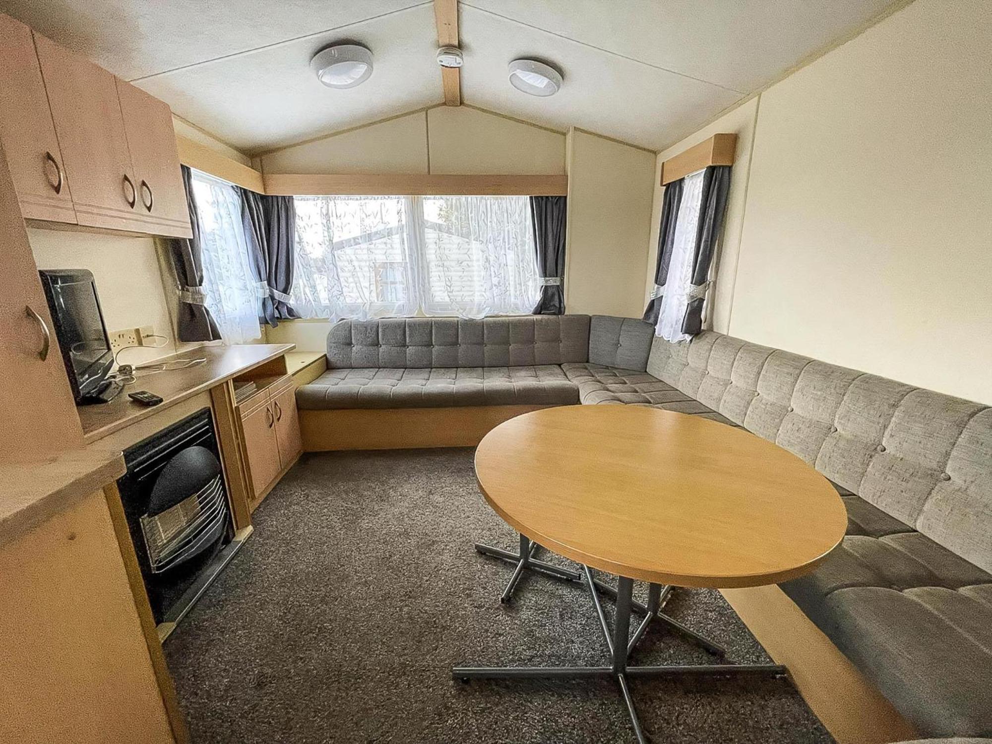 Lovely Caravan At Valley Farm Park, Sleeps 8 Ref 46127v Campingplatz